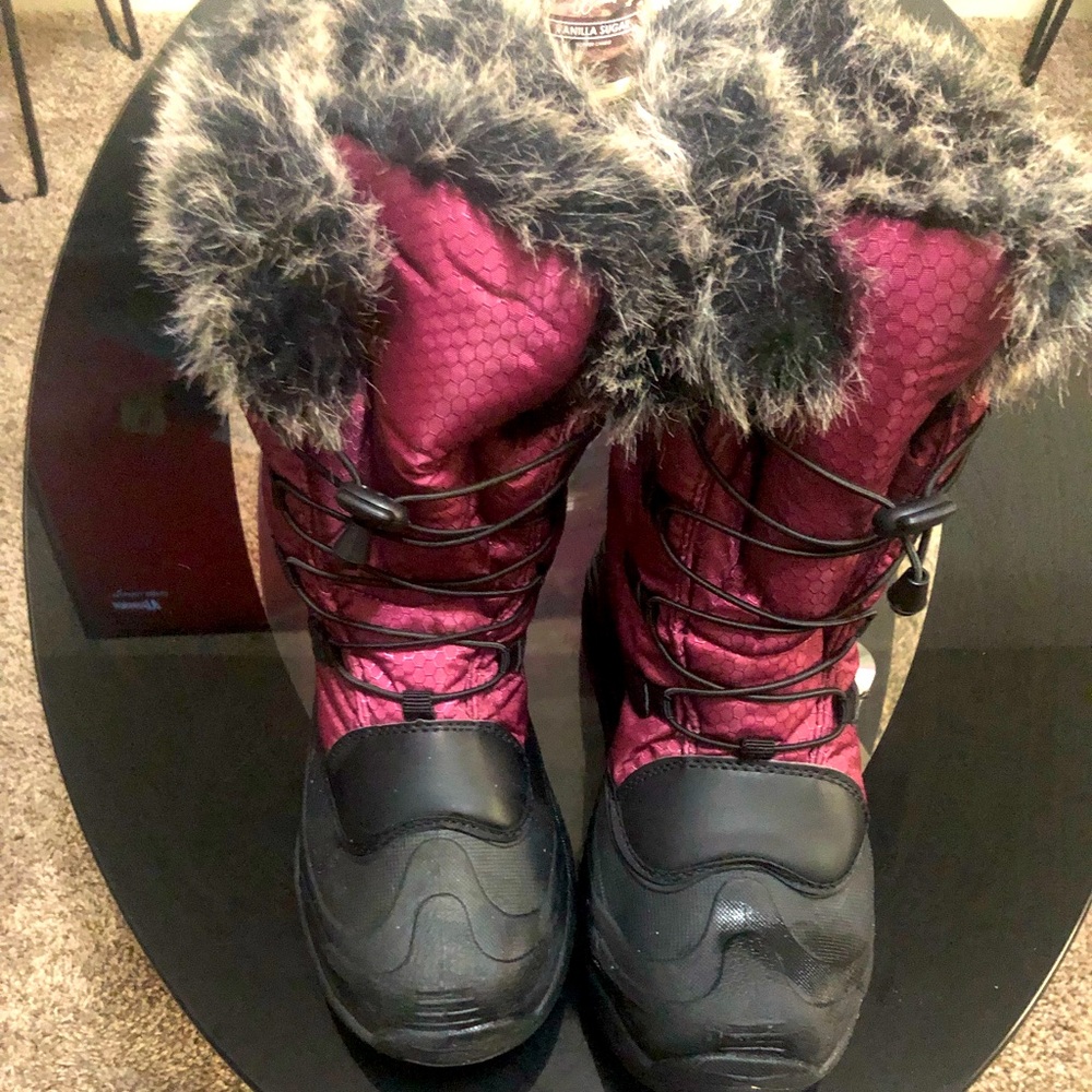 Very warm boots barely worn. Perfect for snow